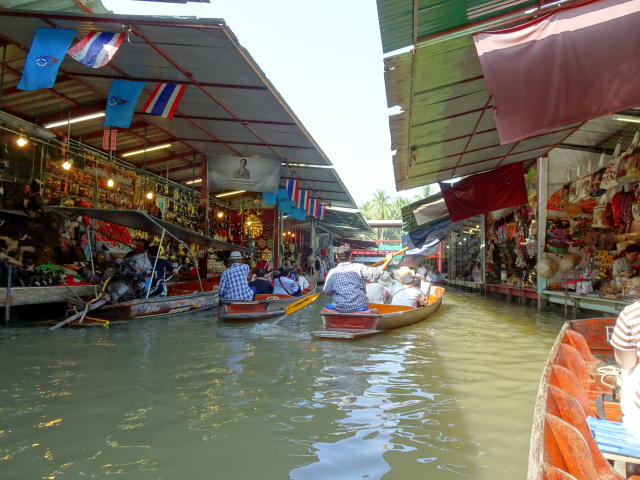 2Floating Market