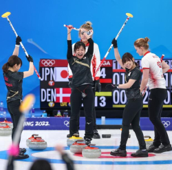 220219Lady's Curling
