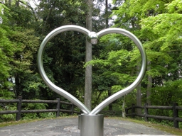 Heart_monument